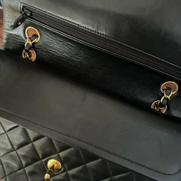 Chanel medium classic flap in lambskin - Picture 9 of 15